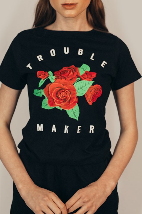 T-Shirt Trouble Maker Preta